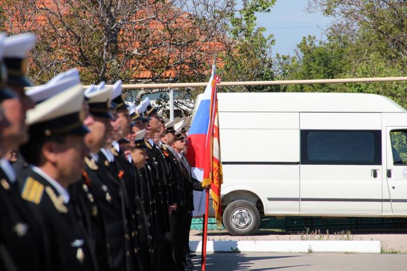 torzhestvennaya_chastj_prohozhdenie_lichnogo_sostava_garnizona_koncert_09_05_2016_16_web_16